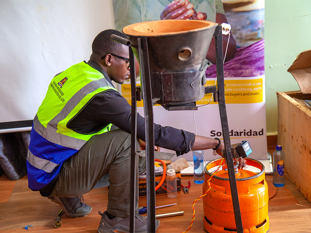 130 Modern Mercury Retort Design and Fabrication